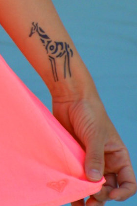 Millie Campaña - Giraffe detail - inked tattoo close-up detail