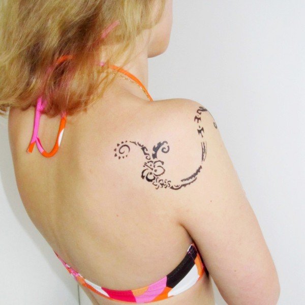 Puiaki Polynesian feminine tattoo on shoulder: inked placement tattoo photo