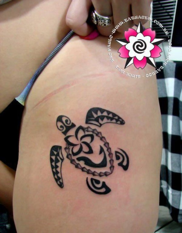 Small Polynesian turtle tattoo on the hip: inked placement tattoo photo