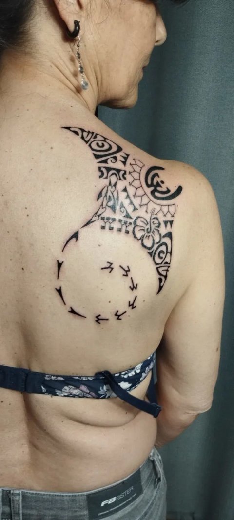 Aida - Uanana manta: real inked placement tattoo photo thumbnail