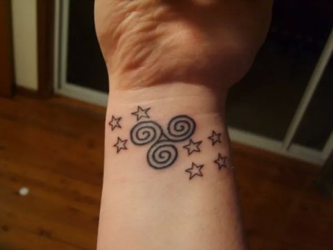 Amiee - Triskell and stars: real inked placement tattoo photo thumbnail