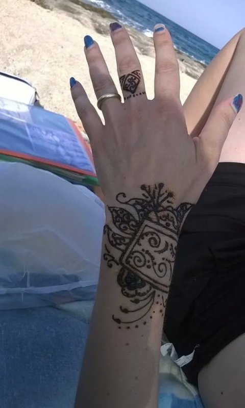 Elyart - Henna decor: real inked placement tattoo photo thumbnail