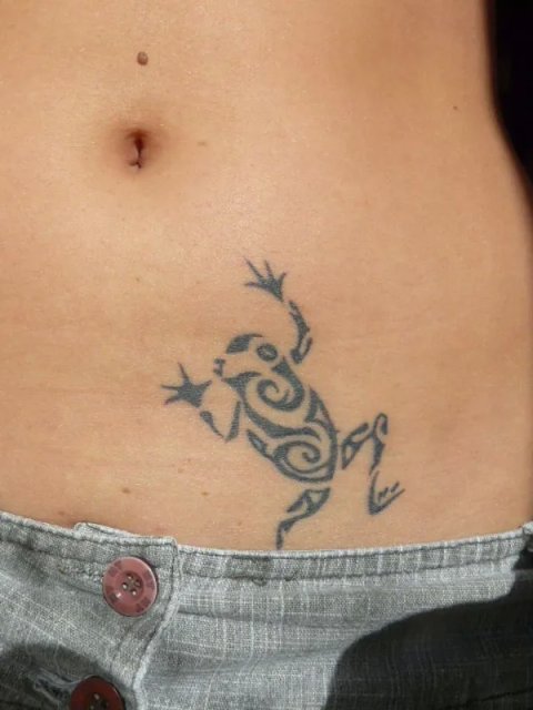 Mirka - Climbing frog: real inked placement tattoo photo thumbnail
