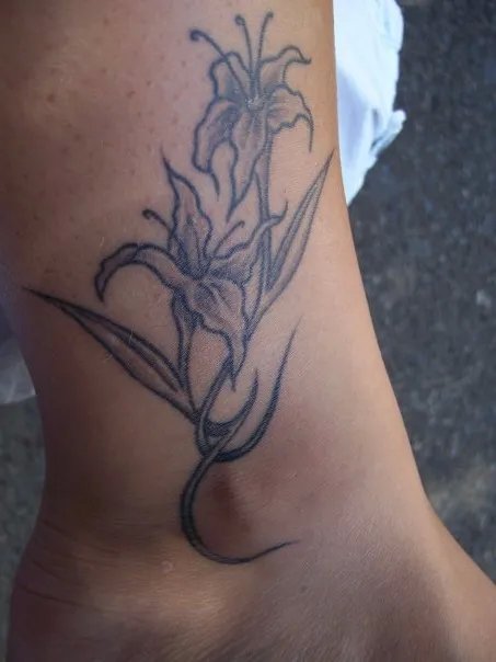 Simona - giglio: real inked placement tattoo photo thumbnail