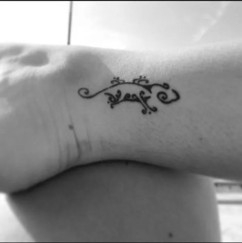 Soni - Stylized gecko: real inked placement tattoo photo thumbnail